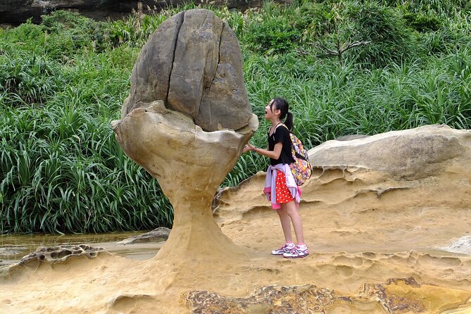 1 day North Coast Yehliu Jiufen and Shifen Private Tour - Keelung Miaokou Night Market: finish with your own dinner