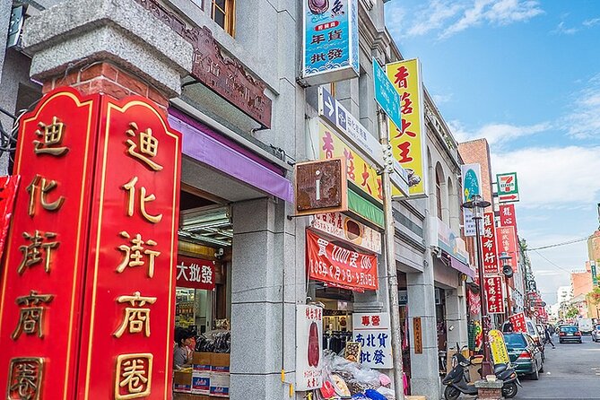 2-Hour Private Dadaocheng Walking Tour - Dihua Street: 50 minutes among old trade houses