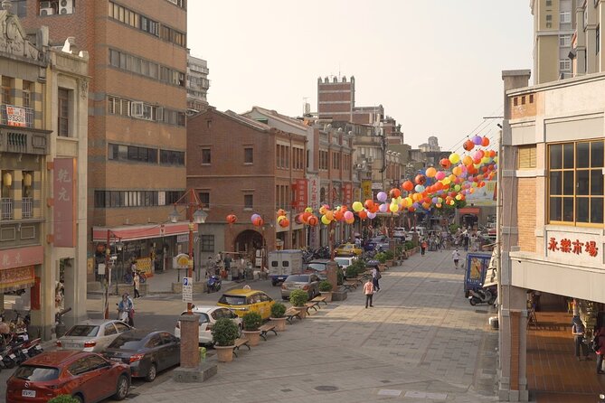 2-Hour Private Dadaocheng Walking Tour - What the guide adds to the experience