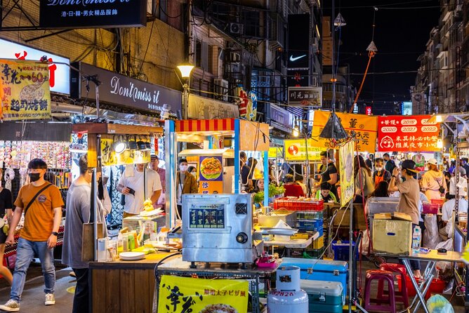 2-hr Raohe Night Market Walking Private Tour with a Tour Guide - Meeting at Songshan MRT and entering the market