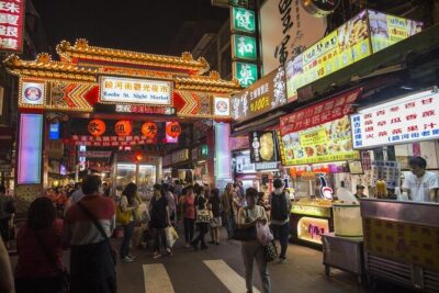 2-hr Raohe Night Market Walking Private Tour with a Tour Guide