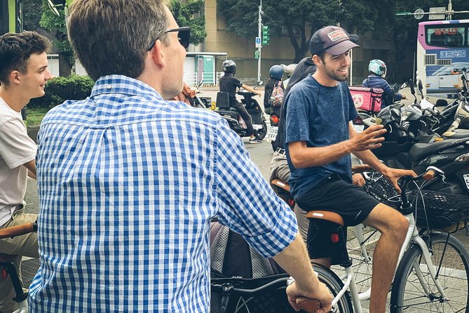 4-Hour Morning Cycling City Tour (incl. breakfast) - Xia Hai City God Temple and free tea
