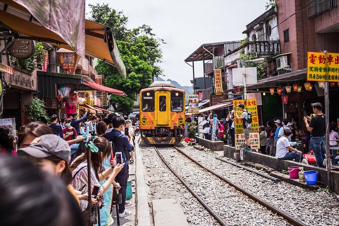 7-Hour Jiufen Night View, Shifen Waterfall & Raohe Market Tour - Shifen Waterfall: a short walk with a big payoff