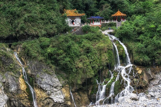 8-Hour Customize Your Wonderful Private Hualien Day Tour - Chisingtan Scenic Area and Liyu Carp Lake