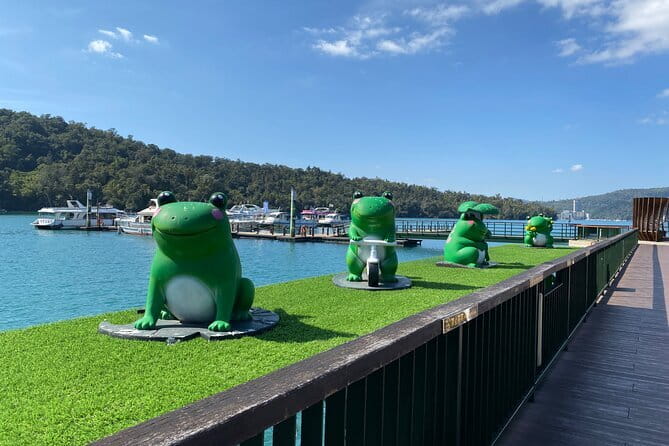 Alishan, Sun Moon Lake, Taichung Three Days Tour from Taipei - The guide can make or break the long drives