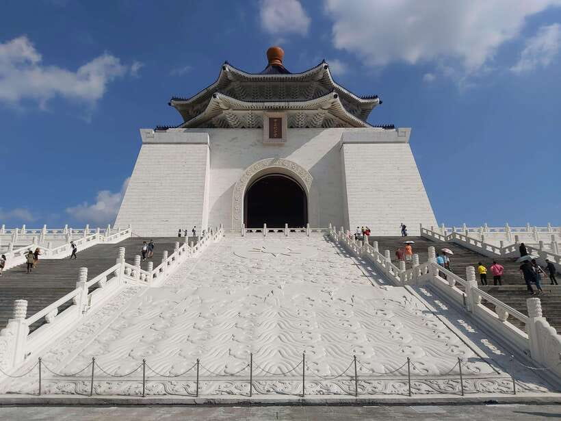 From Keelung: Private Taipei City Landmarks Shore Excursion - Chiang Kai-shek Memorial Hall and the 89 steps
