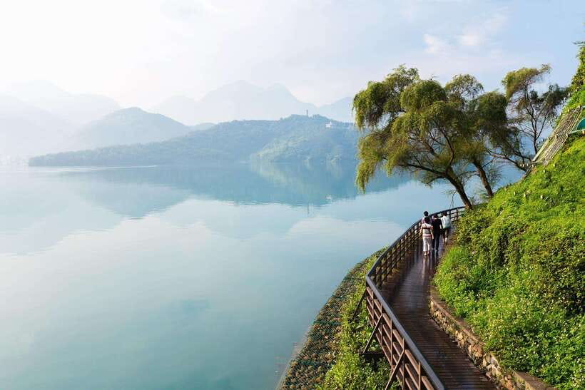 From Taipei: 1 Day Sun Moon Lake Private Tour - First views around Sun Moon Lake