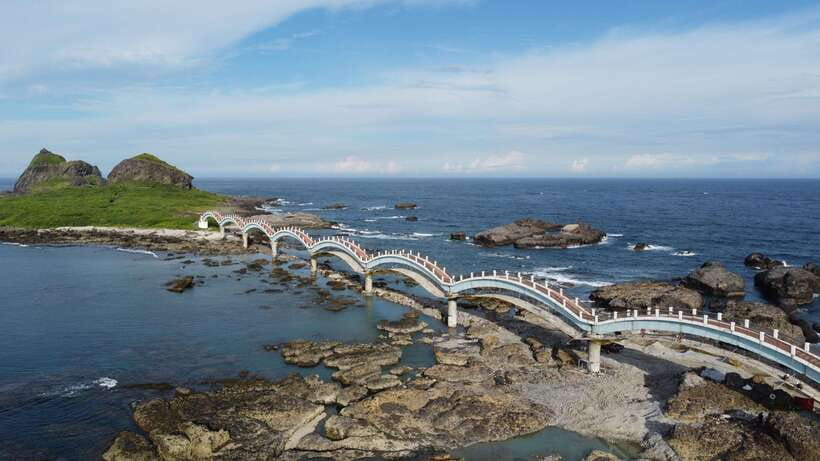 From Taipei: 5-Day Best of Round Taiwan Island Tour - Hotels, meals, transport, and the real value of $558