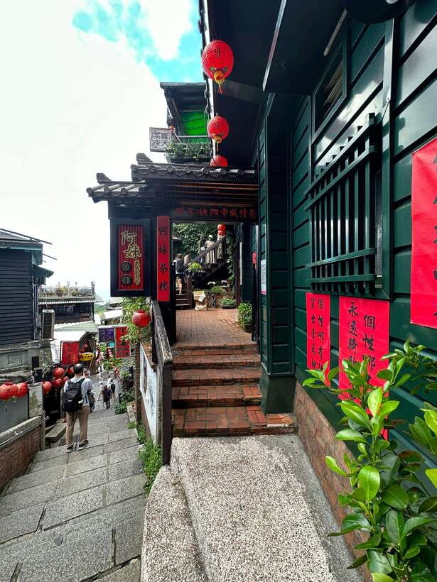 From Taipei: Jiufen & Shifen The Taiwan Charm Day Tour - Who should book this tour