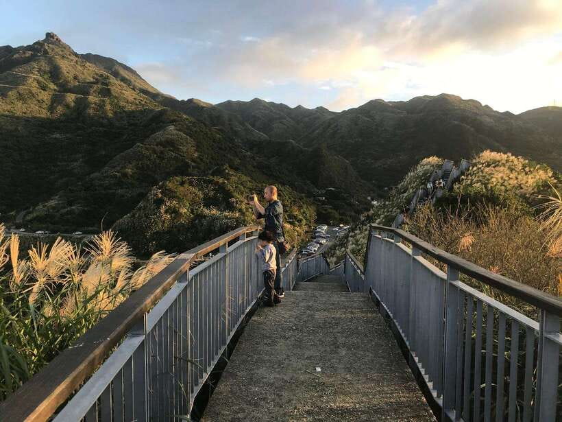From Taipei: Old Gold Rush Town Jiufen Guided Night Tour - Baoshishan Lookout and the Bay of Two Colors