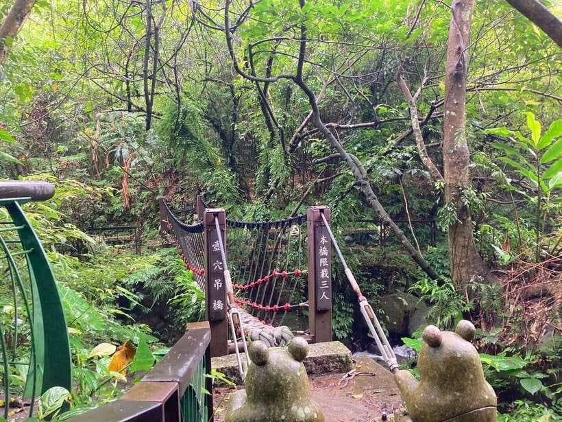 From Taipei: Pinglin Tea Culture and Maokong Guided Day Tour - Pinglin Tea Museum in a Hokkien courtyard