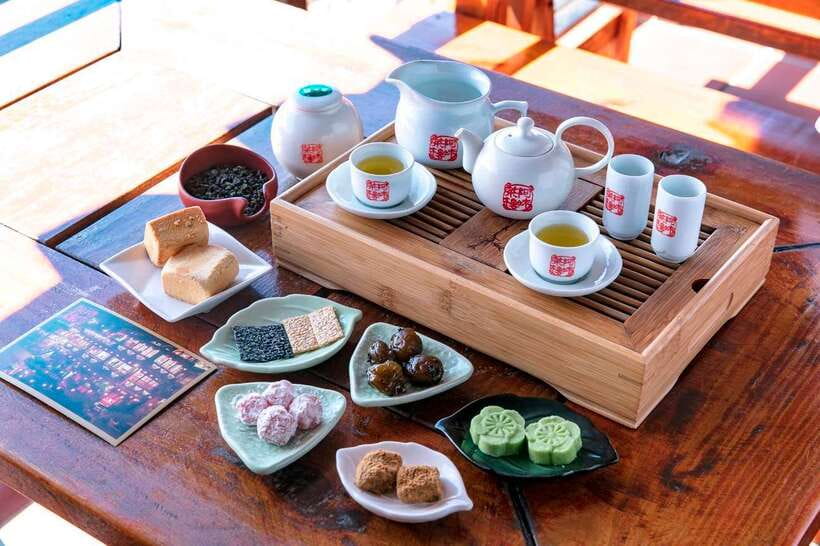 From Taipei: Private Scenic Tour to Jiufen, Yehliu & Pingxi - Jiufen’s steep lanes, snacks, and tea houses