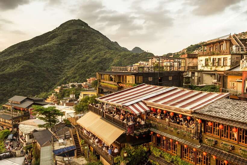 From Taipei: Private Scenic Tour to Jiufen, Yehliu & Pingxi - Yehliu Geopark and the Queen’s Head