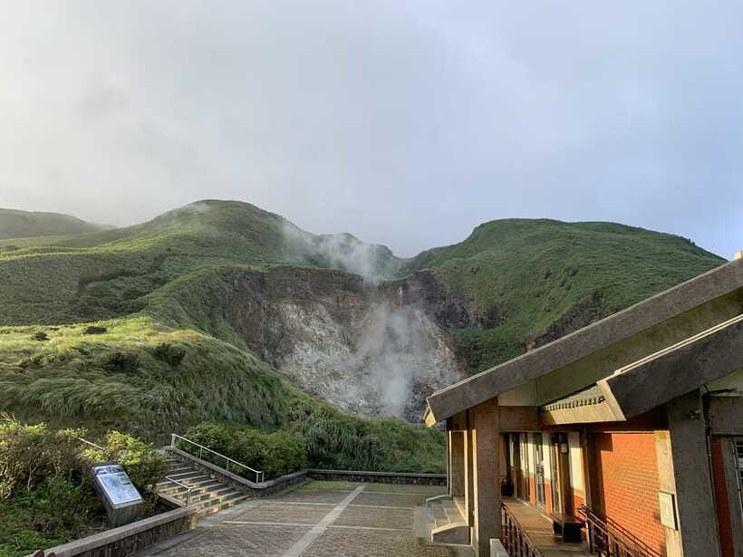 From Taipei: Private Yangmingshan Volcano and Nature Tour - Xiaoyoukeng’s steaming volcanic ground