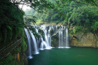 Shifen, Jiufen, and Yehliu Geopark Day Tour