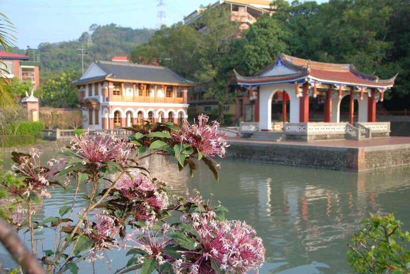 From Taipei : Taichung Highlights & Cultural Private Tour - Chun Shui Tang connects Taichung with bubble tea