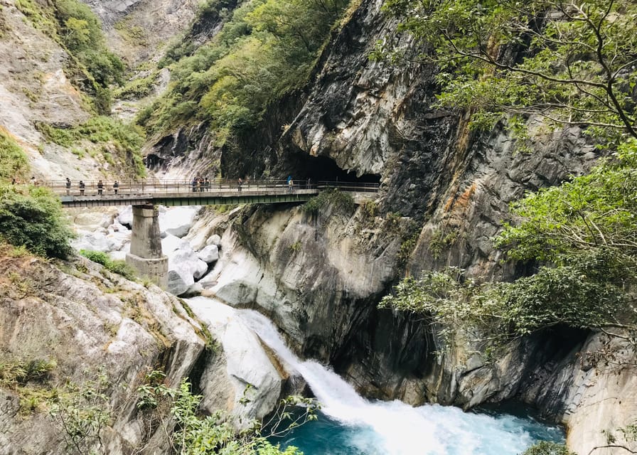 From Taipei: Taroko Gorge Private Tour - Guide quality is the heart of the experience