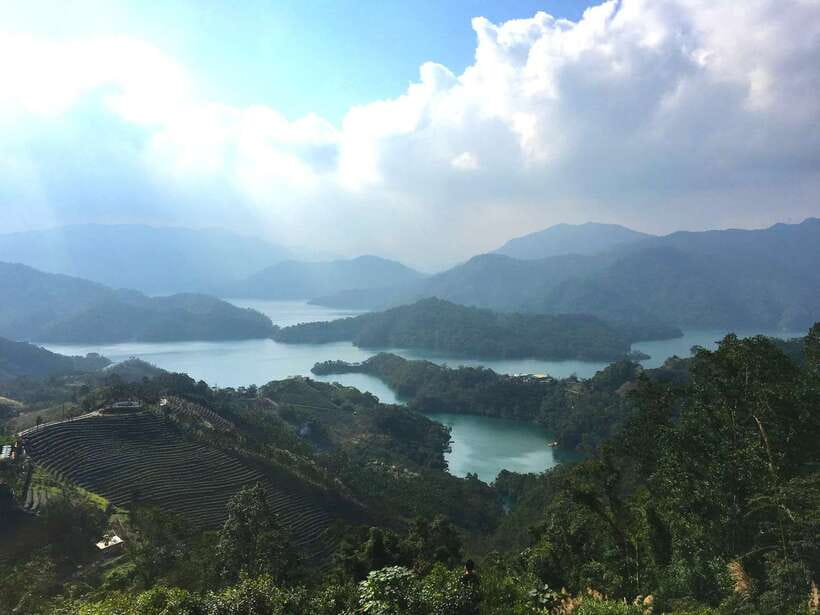 From Taipei: Thousand Island Lake and Pinglin Tea Plantation - The guide can shape the day