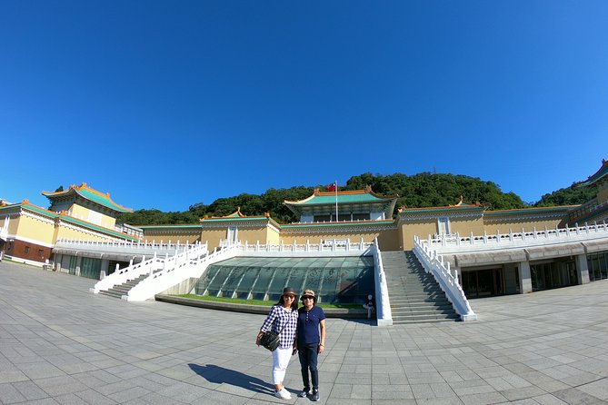 Full-Day Private Custom Taipei City Tour - Dihua Street for commerce, tea, and old Taipei
