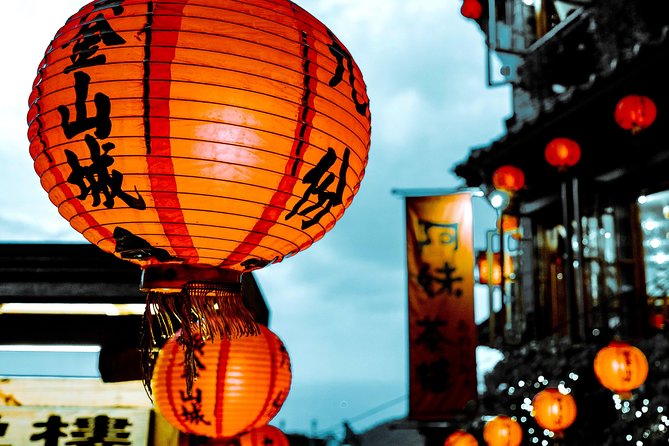 Half Day Private Tour to Jiufen, Shifen Waterfall & Pingxi Sky Lantern - Shifen Waterfall and the sound of the Keelung River