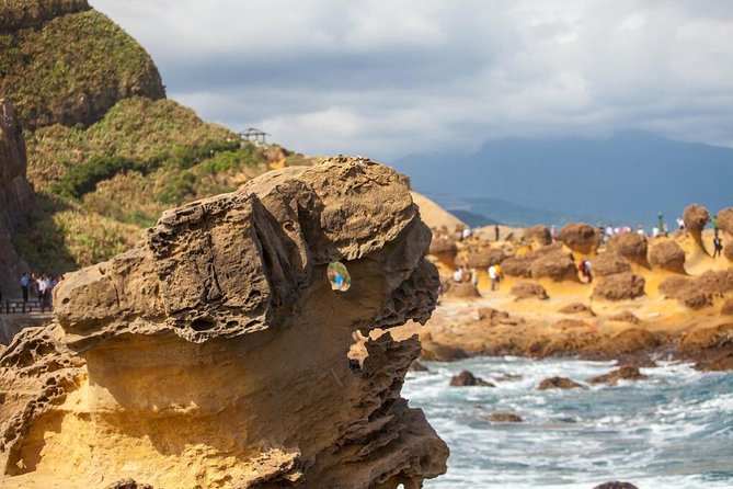 Half Day Private Tour to Yangmingshan National Park and Yehliu Geopark - Yehliu Geopark and the Queen’s Head