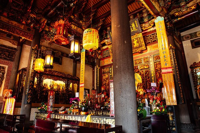 Highlights & Hidden Gems With Locals: Best of Taipei Private Tour - A local street, a 38-year-old drink shop, and bubble tea