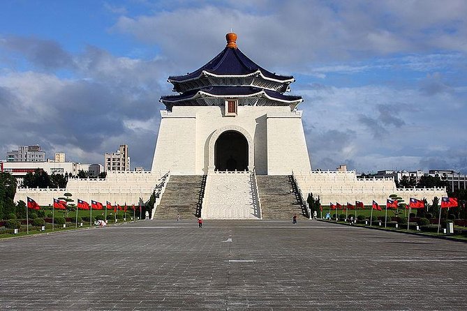 Highlights & Hidden Gems With Locals: Best of Taipei Private Tour - Bridal Street and the reflexology path