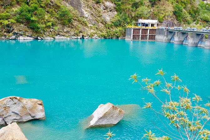 Hualien Taroko Day Tour From Ximending - Buluowan Terrace changes the viewpoint