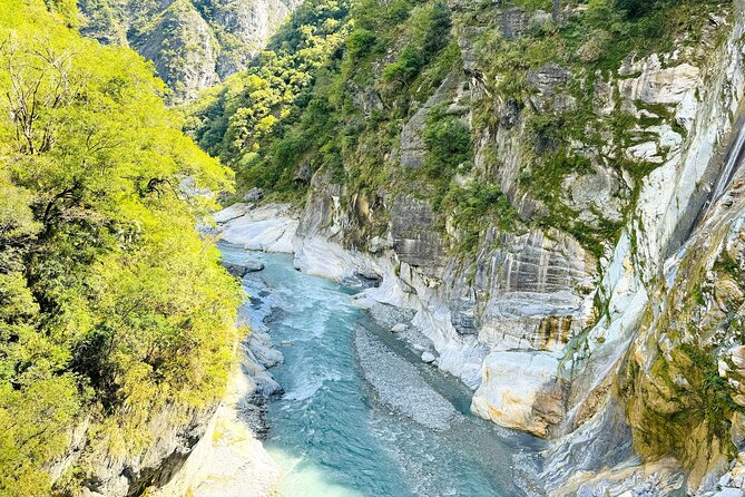 Hualien Taroko Day Tour From Ximending - The Yilan Cake Factory is a light final stop