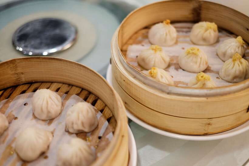 Iconic Food Tour: Local Street Food, Drinks & Sites - Key points at a glance