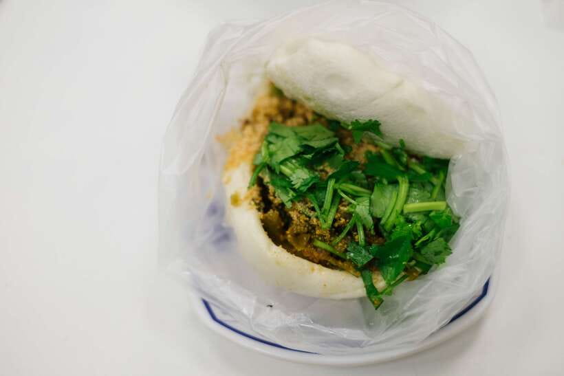 Iconic Food Tour: Local Street Food, Drinks & Sites - Weather, walking, and the best time to go