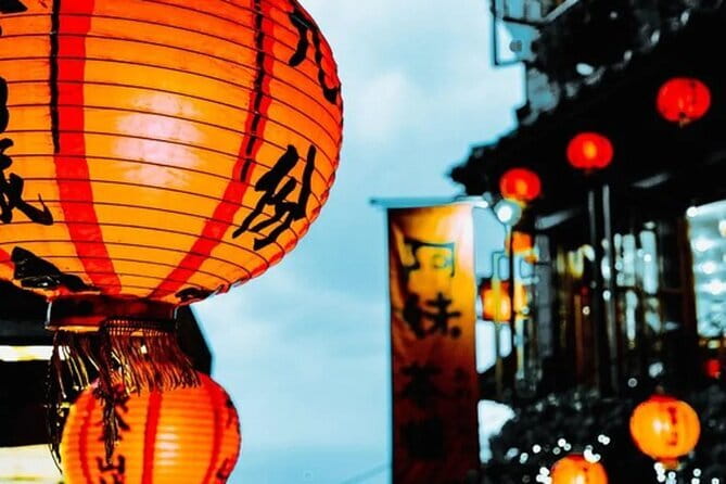 Jiufen, Shifen and Houtong Cat Village Private Tour - Shifen Old Street and the five-minute lantern moment
