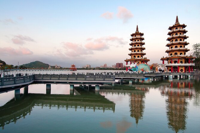 Kaohsiung Area Classic Tour - Lotus Pond and the Dragon and Tiger Pagodas