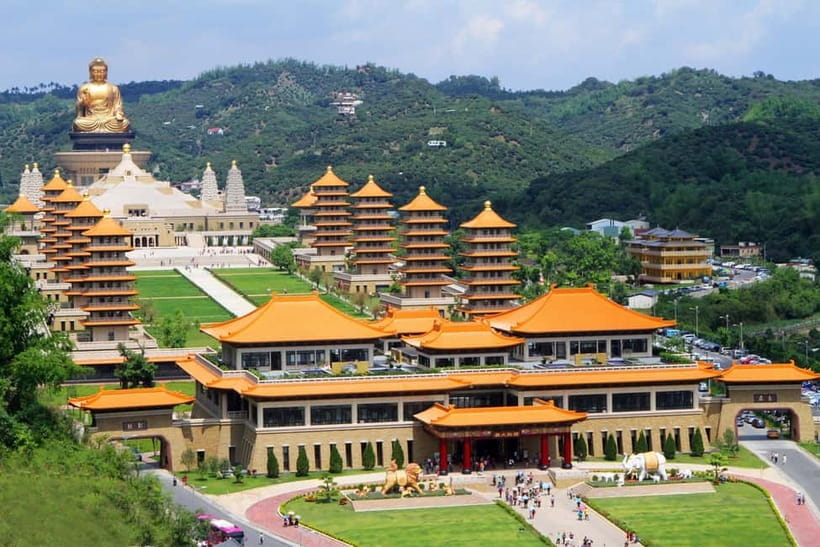 Kaohsiung: Private City Tour with Fo Guang Shan Museum - Lotus Pond and the Dragon and Tiger Pagodas