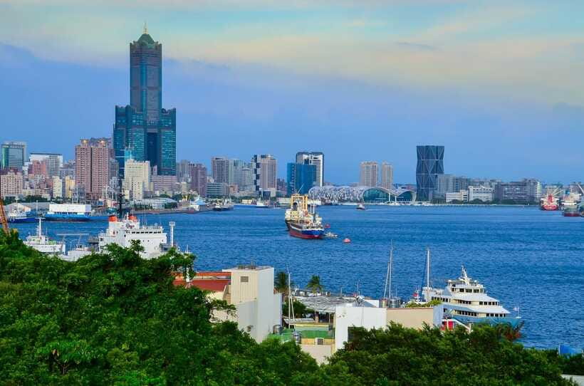 Kaohsiung: Private Walking Tour with a Local - Price and what you receive for $48