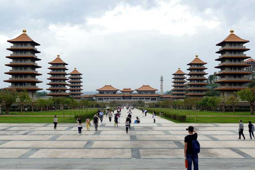 Kaohsiung: Private Walking Tour with a Local - Comfort, access, and family details
