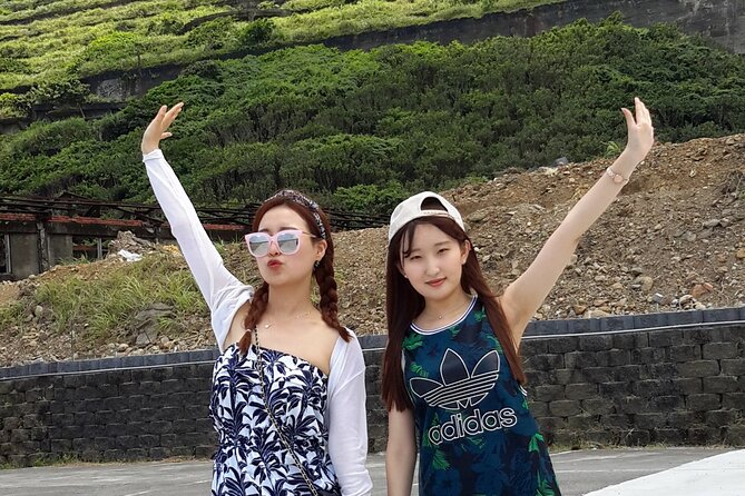 Keelung port pick up day tour ( private group) - Yehliu Geopark and the Queen’s Head