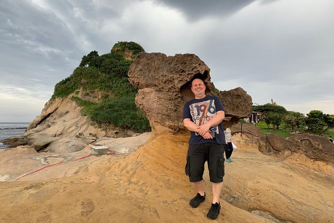 Keelung Shore Excursion: Yehliu Geopark, Jiufen, Houton Cat Village Private Tour - What the $179 price really buys you
