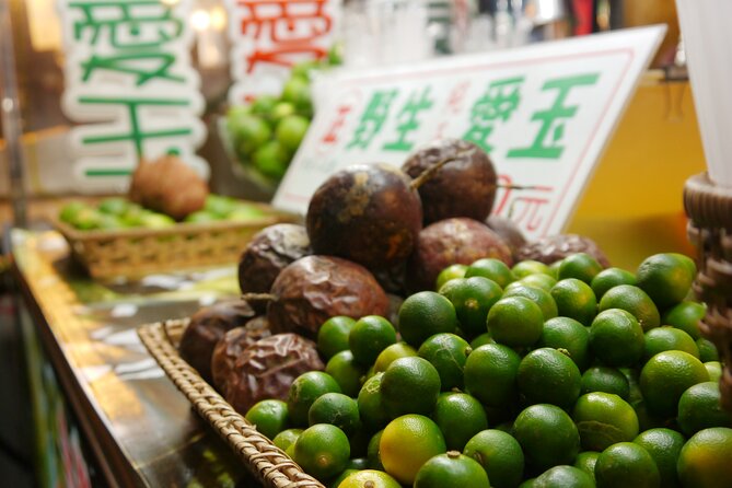 Local Favorites: Taiwan Night Market Food Tour in 2 hours - The first tastes: oyster omelet and shrimp soup