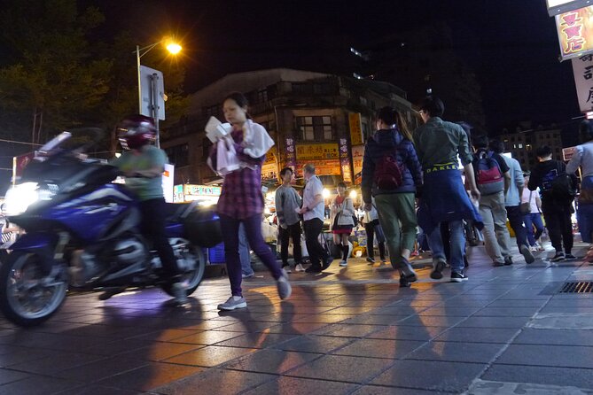 Local Favorites: Taiwan Night Market Food Tour in 2 hours - Vegetarian choices include sticky rice and tofu