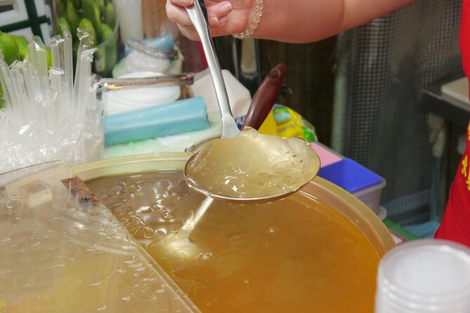 Local Favorites: Taiwan Night Market Food Tour in 2 hours - What the guide adds beyond a list of snacks