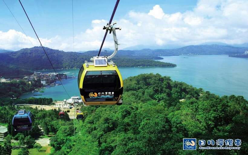 Nantou: Sun Moon Lake Combo - Wenwu Temple and Ci’en Pagoda by bicycle