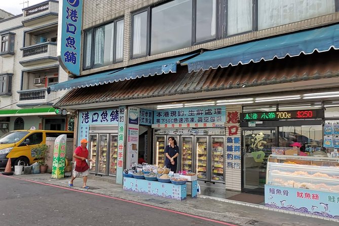 Northern Taiwan Private Adventure: Yehliu, Jiufen, & Pingxi - Yehliu Geopark and the Queen’s Head