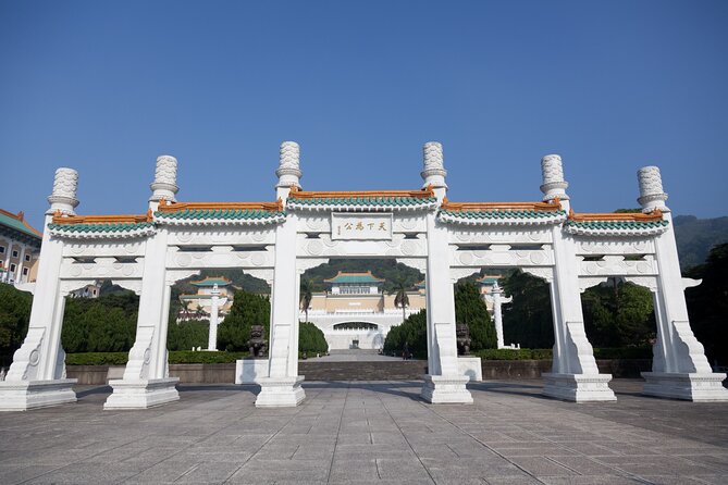One-Day Historical and Heritage Tour in Taipei - Chiang Kai-shek Memorial Hall in 30 minutes