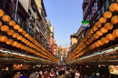 One-day private chartered car tour in Taipei: Yehliu, Jiufen, Pingxi, North Coast popular attractions with chartered car, professional Chinese/English driver