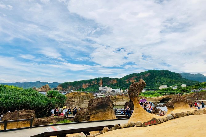 One-day private chartered car tour in Taipei: Yehliu, Jiufen, Pingxi, North Coast popular attractions with chartered car, professional Chinese/English driver - How to use the eight hours wisely