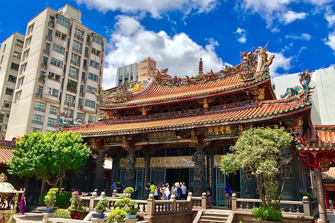 One-day private chartered car tour in Taipei: Yehliu, Jiufen, Pingxi, North Coast popular attractions with chartered car, professional Chinese/English driver - What is included, and what will cost extra