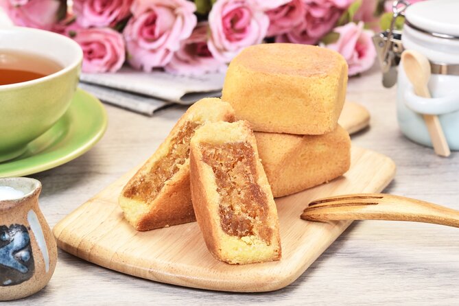 Pineapple Pastry with Egg Yolk, Longan Cake, High Mountain Oolong Tea. Taiwan Traditional Dessert Experience-D (Taipei Cooking Class) - Why This Taipei Cooking Class Is Worth Your Afternoon