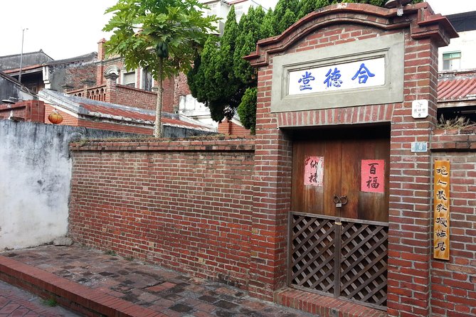 Private 2-Day Sun Moon Lake, Puli and Lukang Tour - Wenwu Temple brings ceremony and scale
