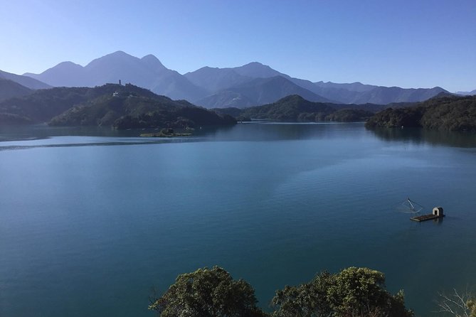 Private 4-Day Central & Southern Taiwan Tour (Sun Moon Lake, Kaohsiung, Kenting) - Day one: temples and mountain views at Sun Moon Lake